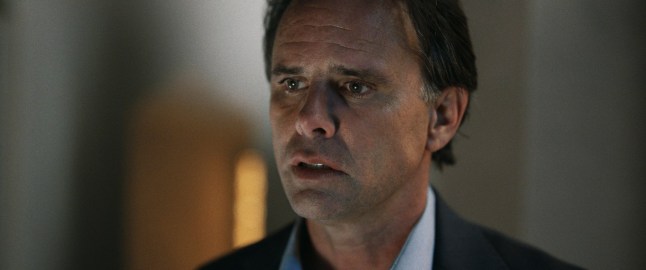 The Univited Rufus Sewell (Gerald), Walter Goggins (Sammy), Elizabeth Reaser (Rose) and Eva De Dominici (Della) in THE UNINVITED. Courtesy of Foton Pictures