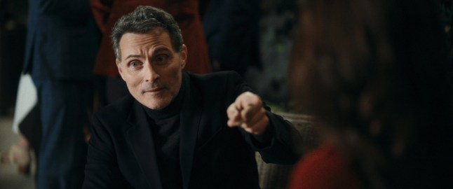The Univited Rufus Sewell (Gerald), Walter Goggins (Sammy), Elizabeth Reaser (Rose) and Eva De Dominici (Della) in THE UNINVITED. Courtesy of Foton Pictures