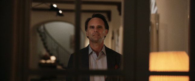 The Univited Rufus Sewell (Gerald), Walter Goggins (Sammy), Elizabeth Reaser (Rose) and Eva De Dominici (Della) in THE UNINVITED. Courtesy of Foton Pictures