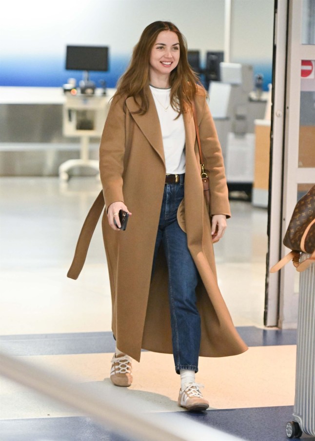 New York, NY - Actress Ana De Armas turns heads as she arrives at JFK Airport, showcasing her impeccable fashion sense with a chic and stylish look. Pictured: Ana De Armas BACKGRID USA 10 MAY 2025 USA: +1 310 798 9111 / usasales@backgrid.com UK: +44 208 344 2007 / uksales@backgrid.com *UK Clients - Pictures Containing Children Please Pixelate Face Prior To Publication*